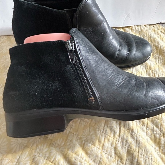 Naot Helm Nordstrom Size 39 (US 8-8 1/2)
Bootie worn once leather/suede zippers - Picture 6 of 6